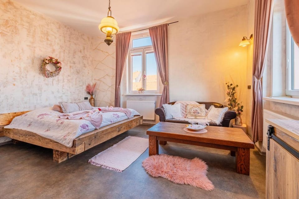 Bed, Living room, Seating area, Bedroom