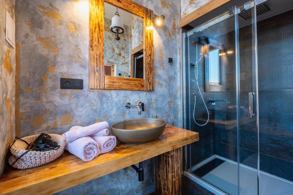 Shower, Bathroom, towels