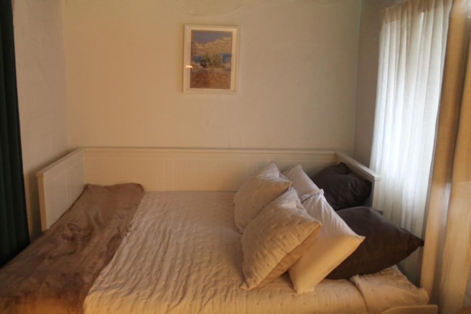 Bed, Living room