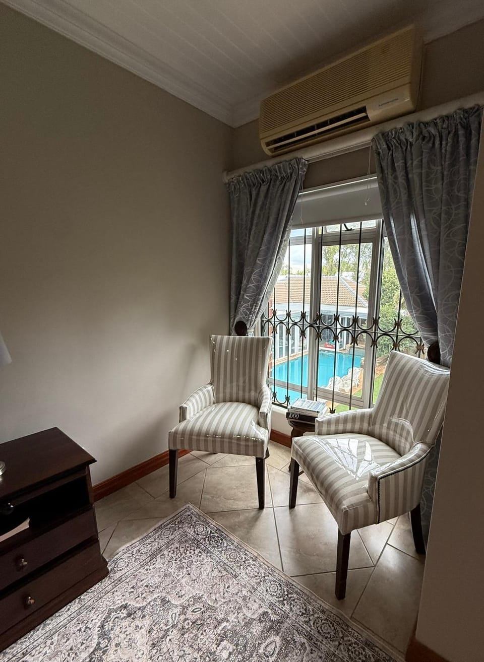 Seating area, Pool view