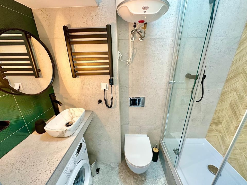 Shower, Toilet, Bathroom, towels, washing machine, dryer
