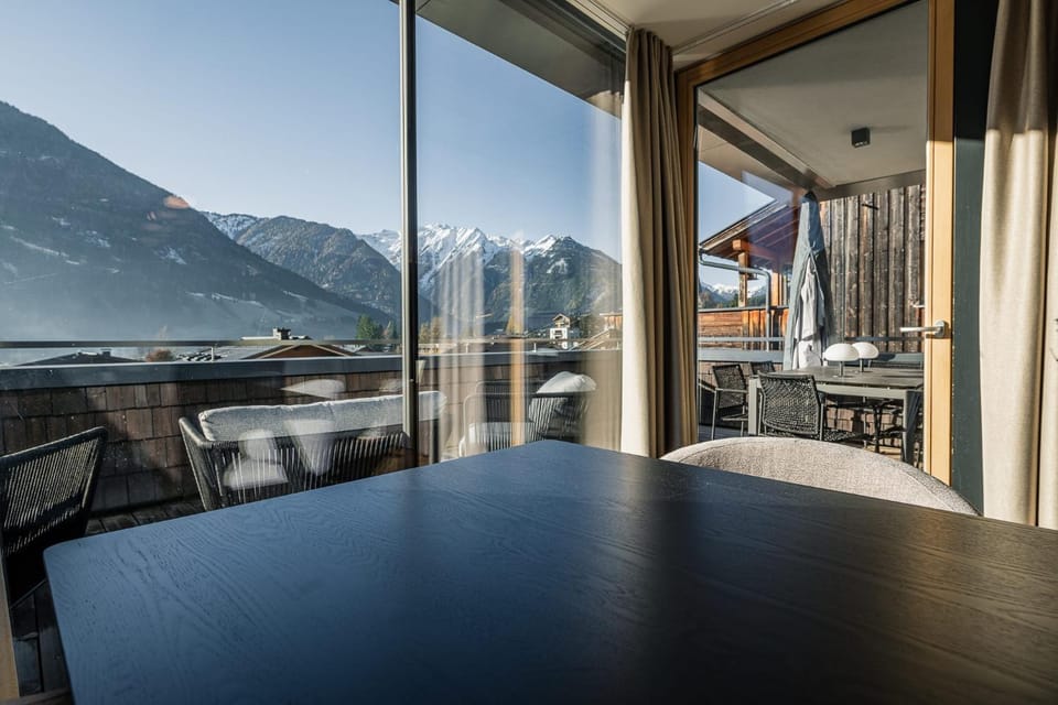 Balcony/Terrace, Dining area