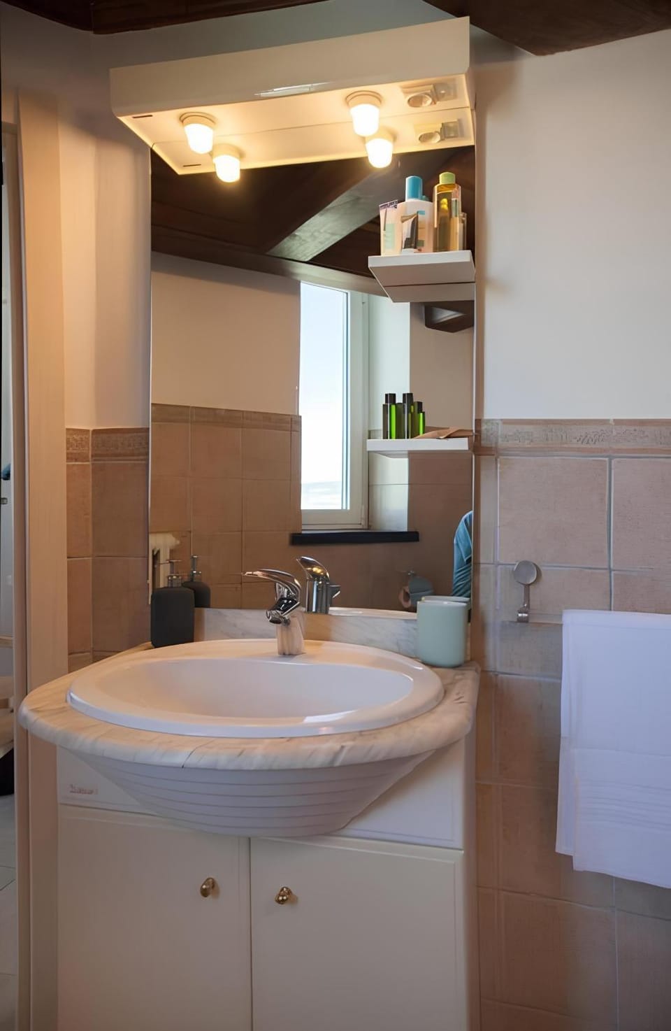 Bathroom, towels