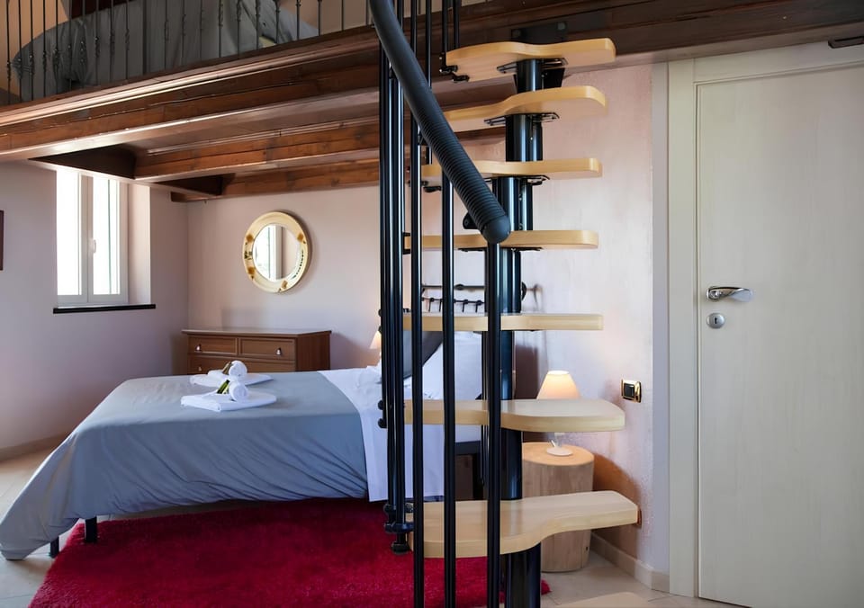 Bedroom, towels