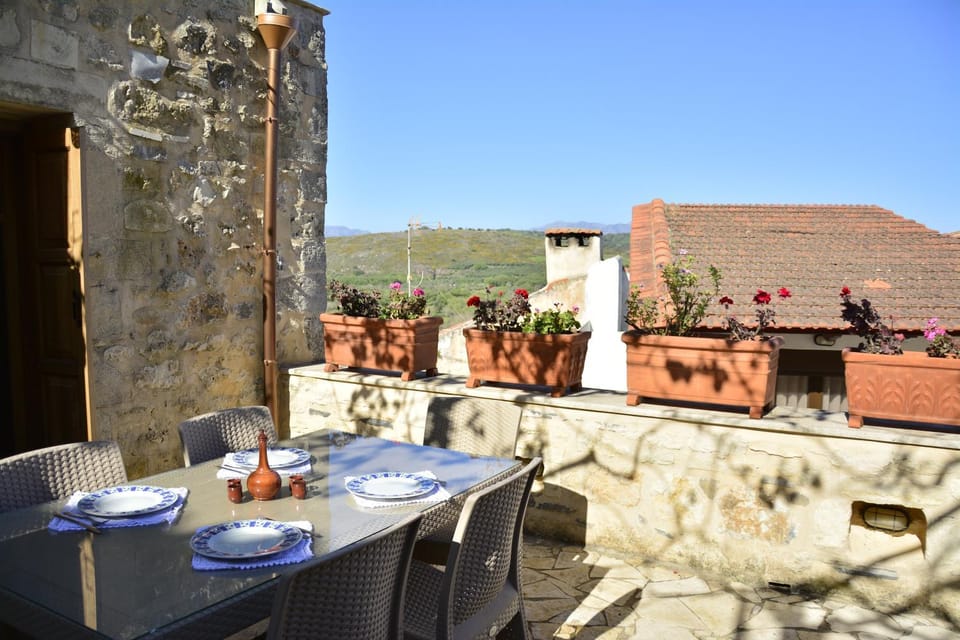 Balcony/Terrace, Dining area, Mountain view
