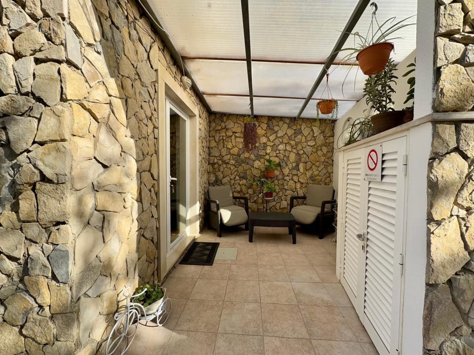 Patio, Seating area