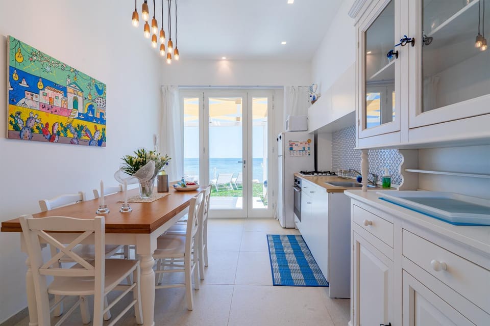 Property building, Kitchen or kitchenette, Living room