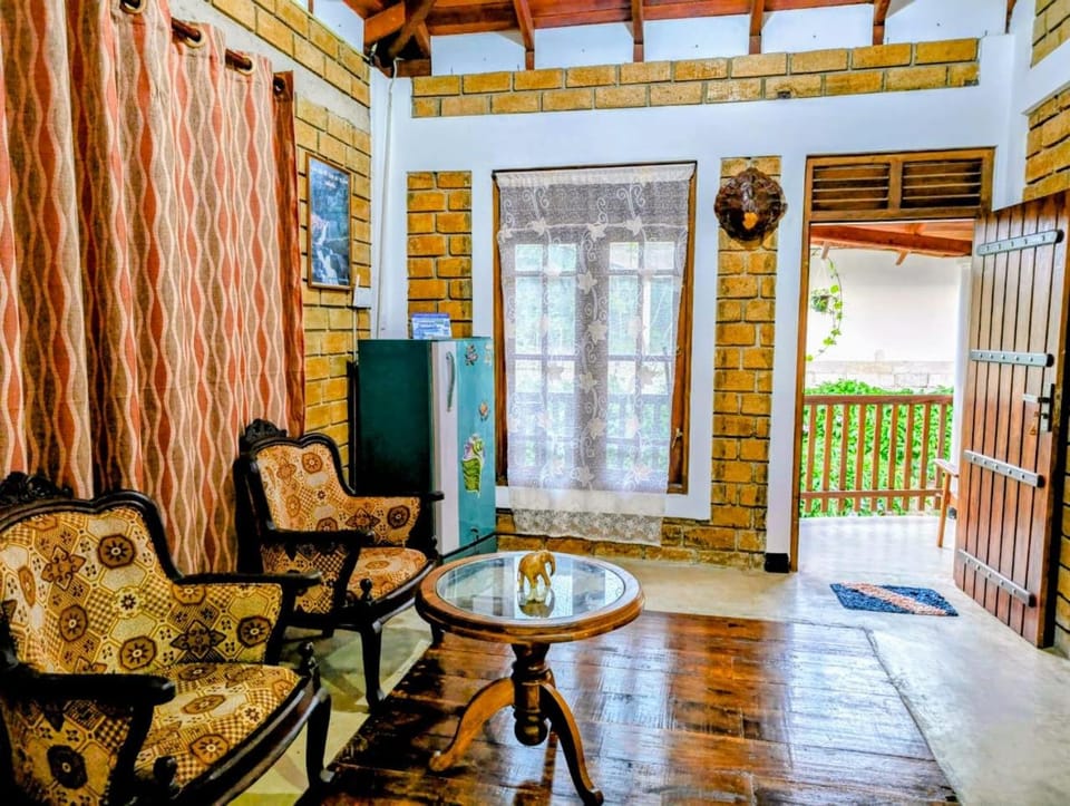 purple villa Villa in Mirissa