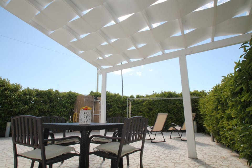 Patio, Garden, Garden, Dining area, Garden view