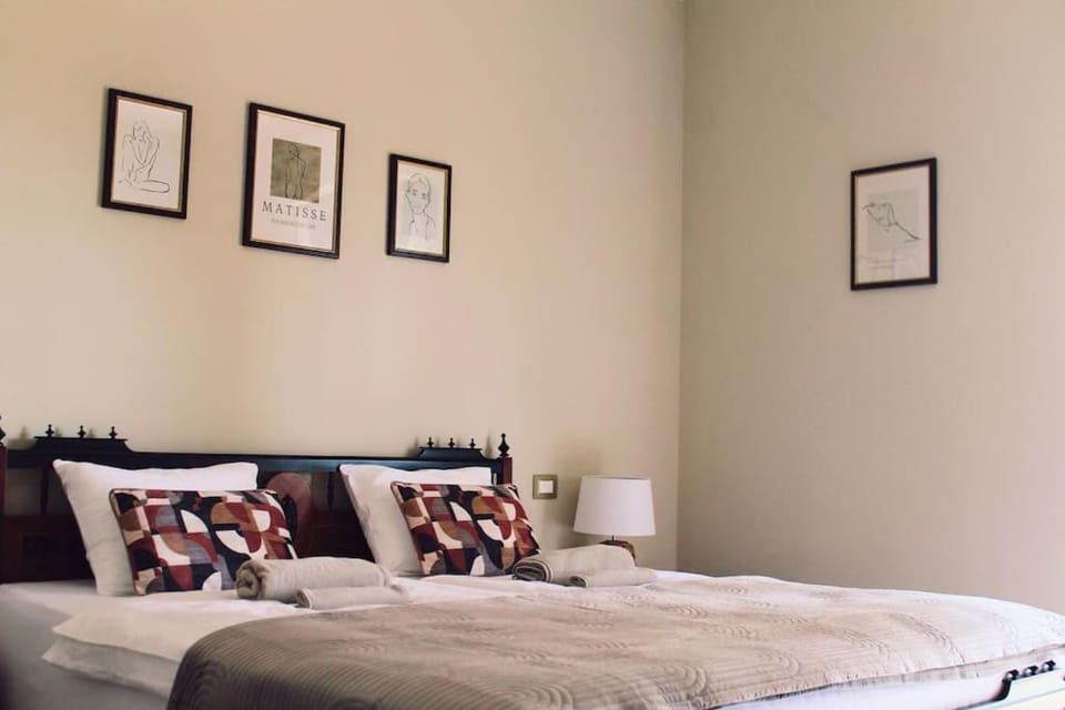 Bed, Decorative detail, Bedroom