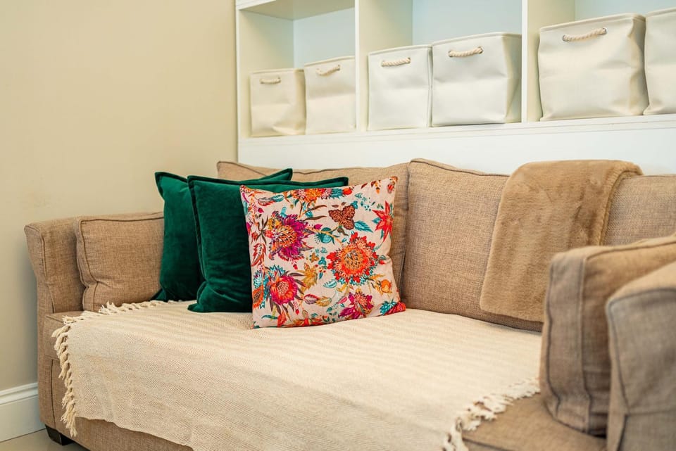 Elegant one-bed Zone 1 apartment - walking distance to tube station, Holland Park, Hyde Park, Nottinghill, Kensington Apartment in City of Westminster