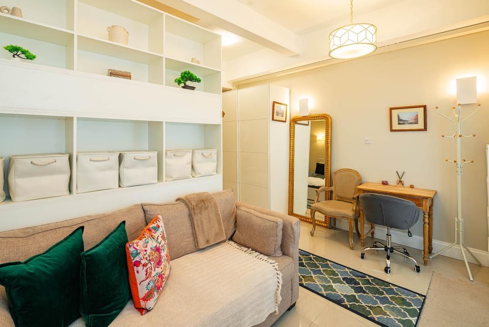 Elegant one-bed Zone 1 apartment - walking distance to tube station, Holland Park, Hyde Park, Nottinghill, Kensington Apartment in City of Westminster