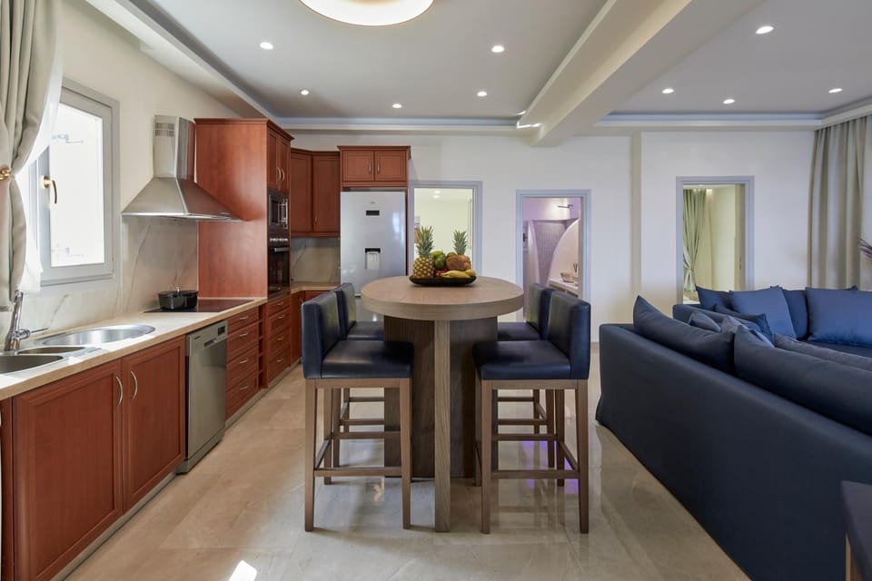 Kitchen or kitchenette, Dining area, minibar, pet friendly