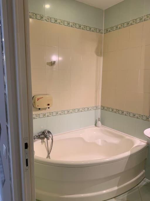 Wonderful University Studio Apartment in Bucharest