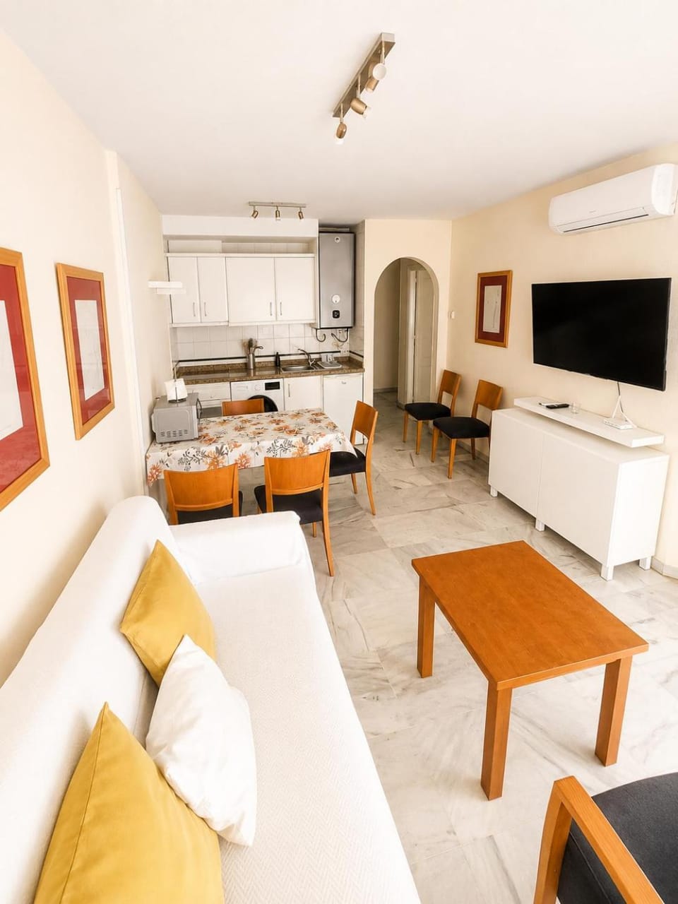 Kitchen or kitchenette, Living room
