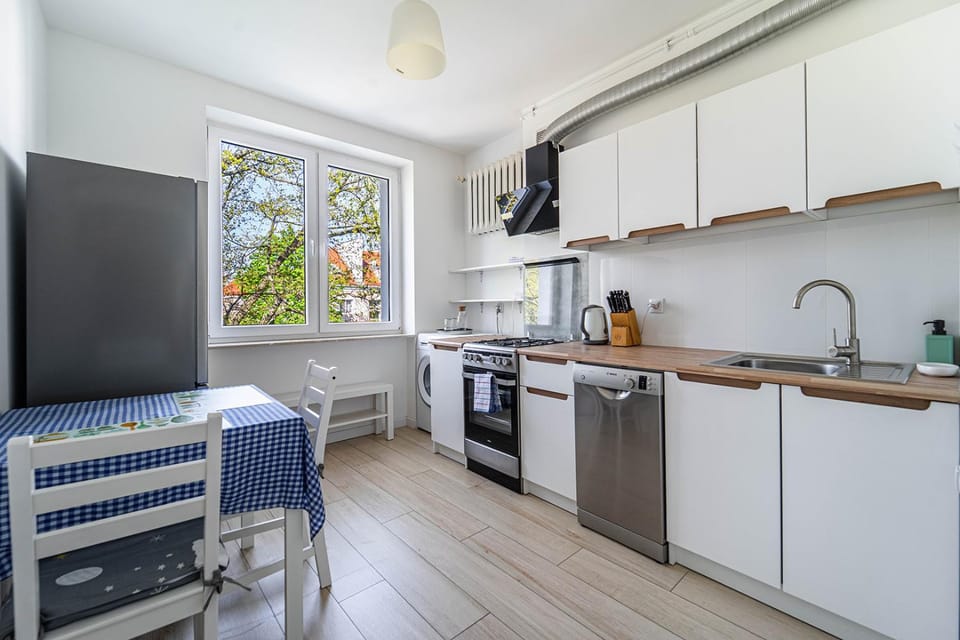Kitchen or kitchenette, Dining area, dishwasher, pet friendly, stove