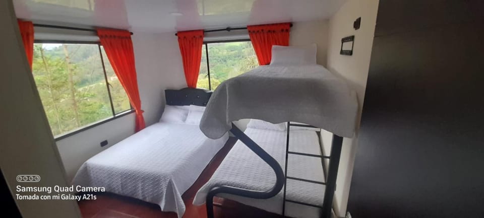 Casa Alojamiento Brisas Encantadoras House in Cundinamarca, Colombia