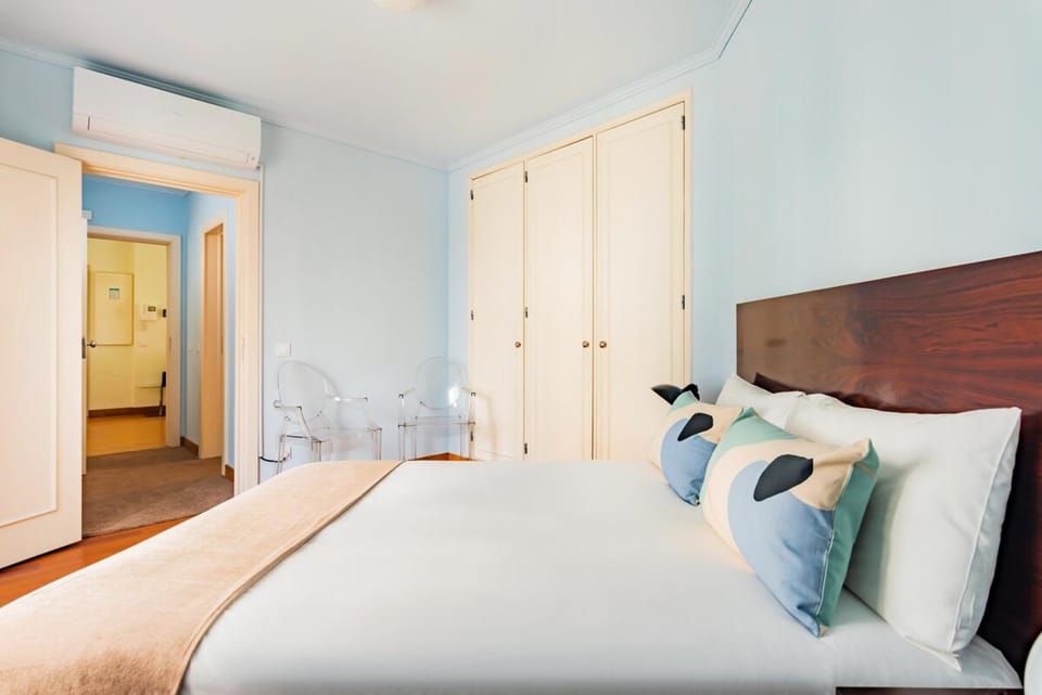 São Bento Classic with Parking Apartment in Lisbon