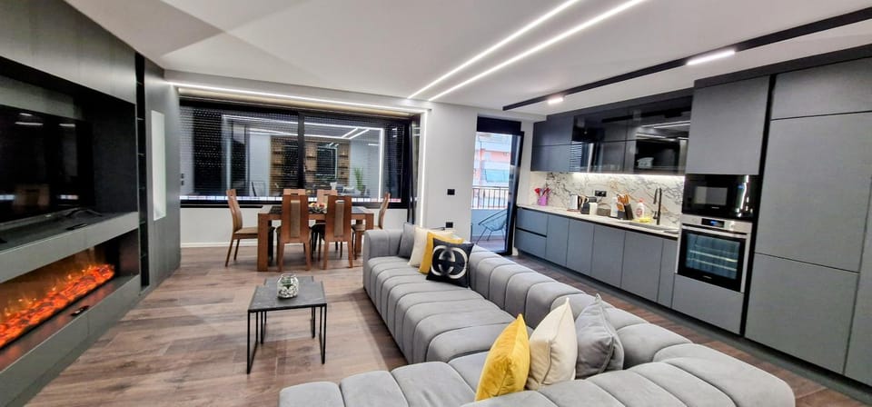 TV and multimedia, Kitchen or kitchenette, Living room, Seating area, minibar