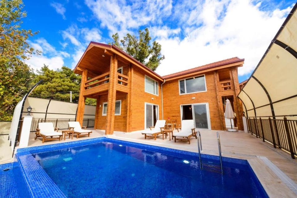Property building, Patio, Balcony/Terrace, Pool view, Swimming pool, sunbed