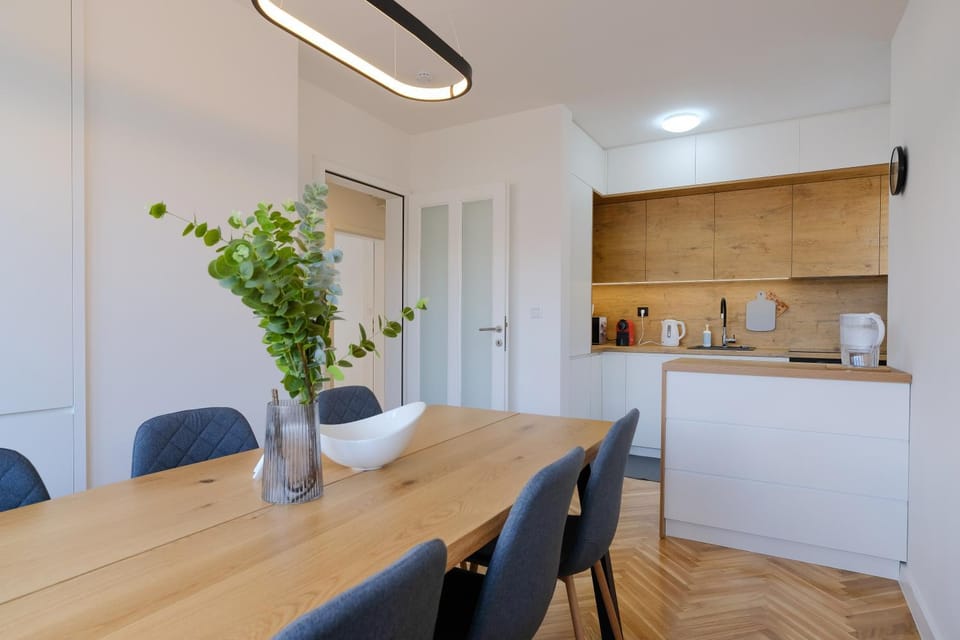 Coffee/tea facilities, Kitchen or kitchenette, Dining area, minibar