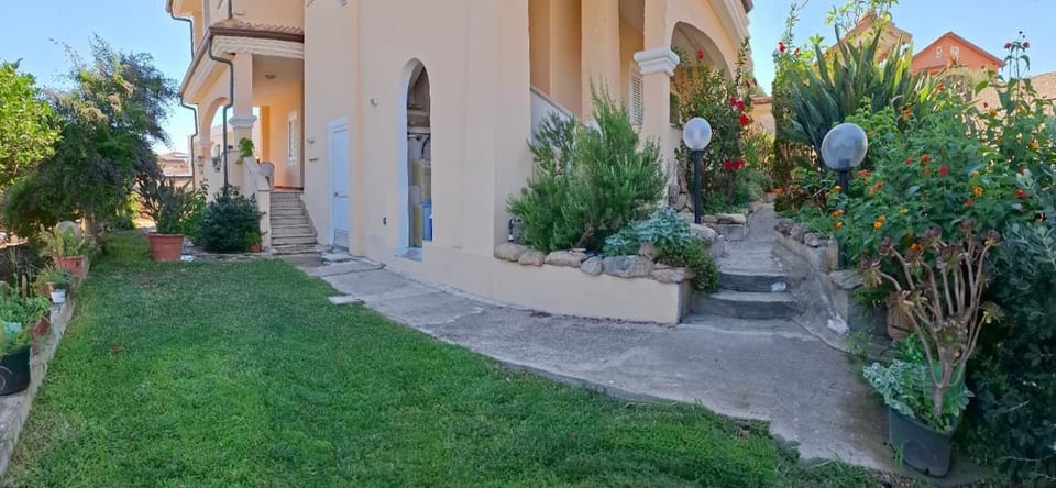 Property building, Facade/entrance, Summer, Garden, Garden view