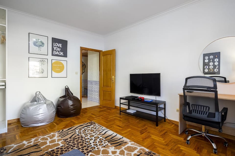 TV and multimedia, Seating area