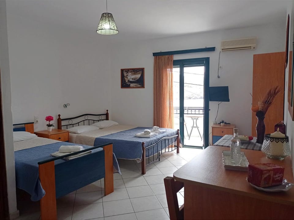 TV and multimedia, Photo of the whole room, Bedroom, air conditioner