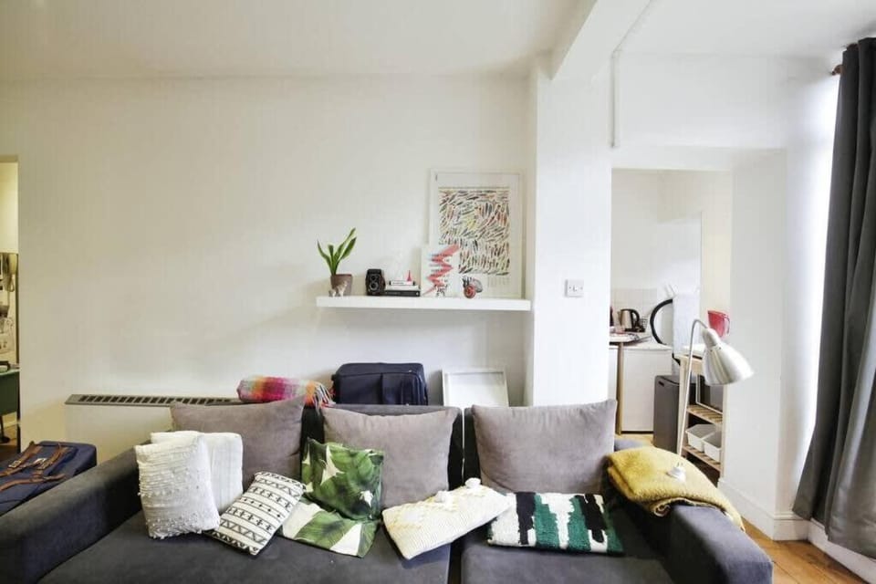 Charming West London Studio Your Urban Oasis Apartment in City of Westminster