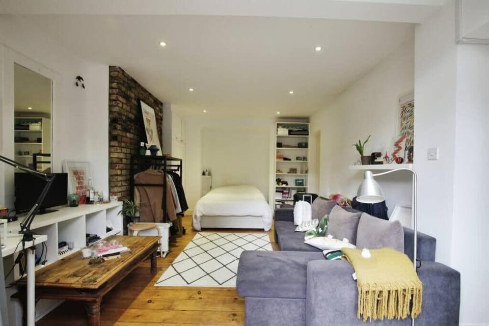 Charming West London Studio Your Urban Oasis Apartment in City of Westminster