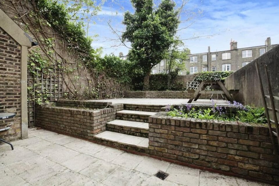 Charming West London Studio Your Urban Oasis Apartment in City of Westminster