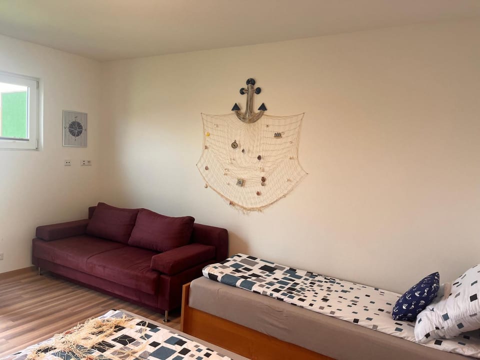 Bed, Living room, Photo of the whole room, Seating area, Bedroom