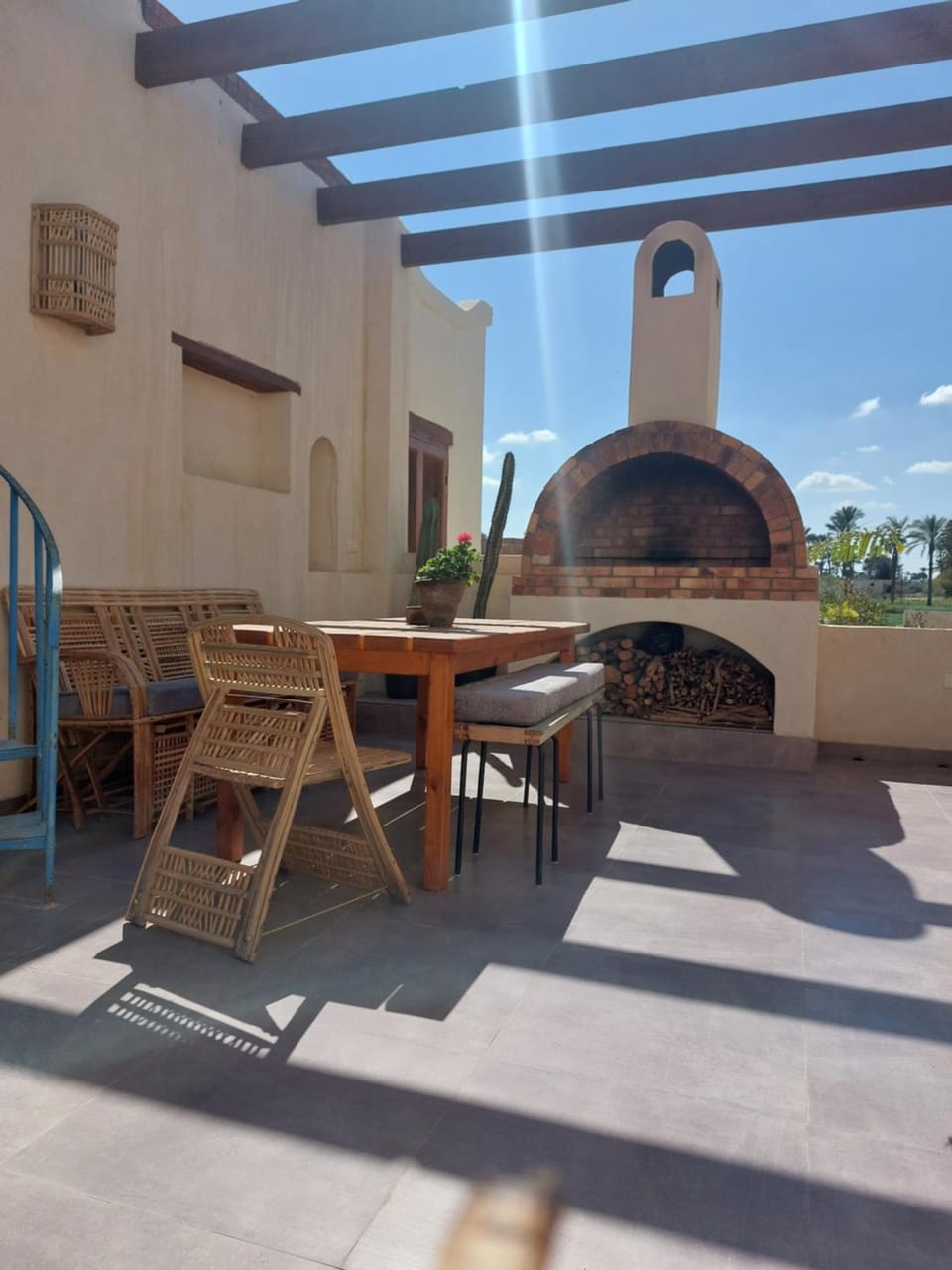 BBQ facilities, Dining area, flat iron