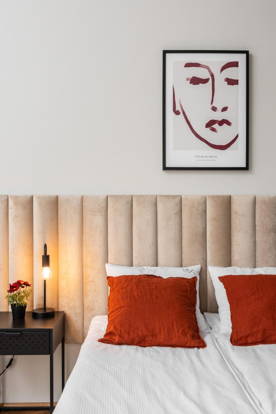 Bed, Photo of the whole room, Decorative detail, Bedroom