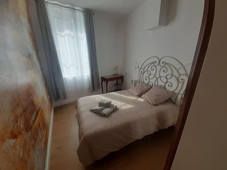Classé 4 étoiles - Cybèle - Centre ville 2 Chambres, cour privative et Garage Apartment in Auvergne-Rhône-Alpes