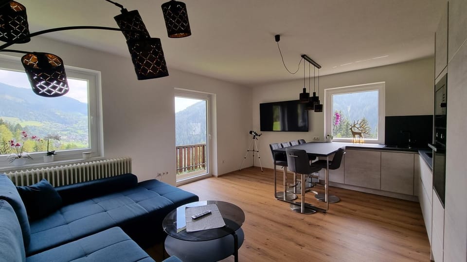 TV and multimedia, Living room, Dining area