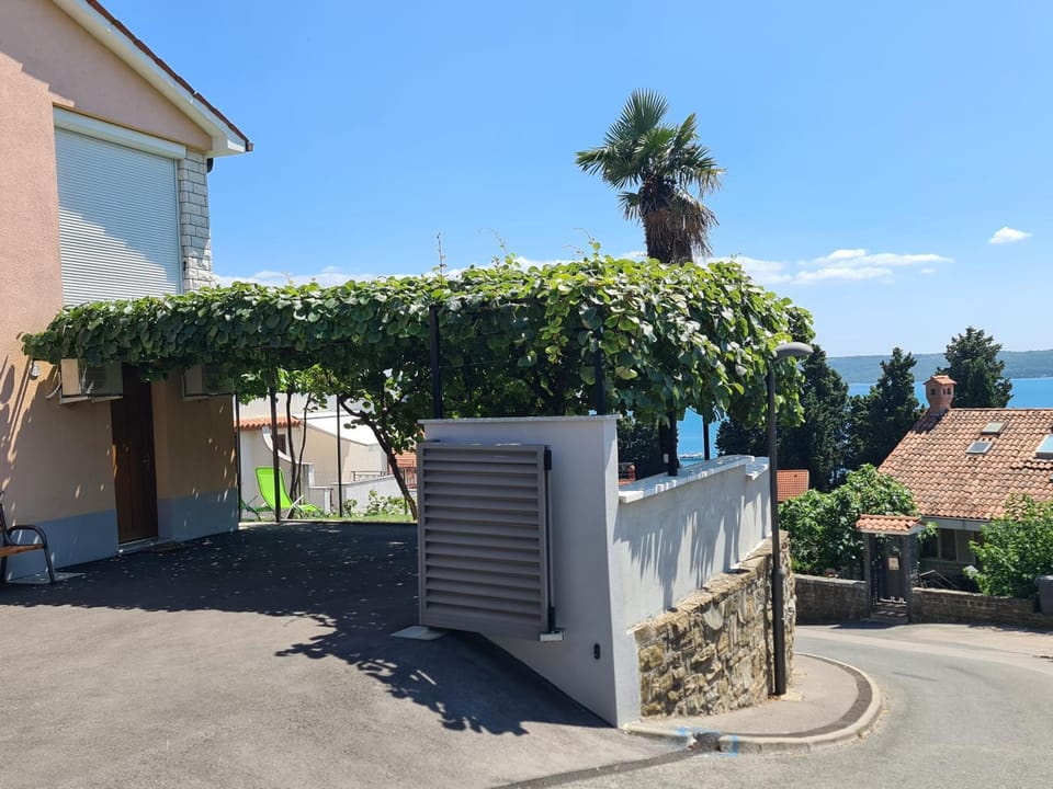 Property building, Location