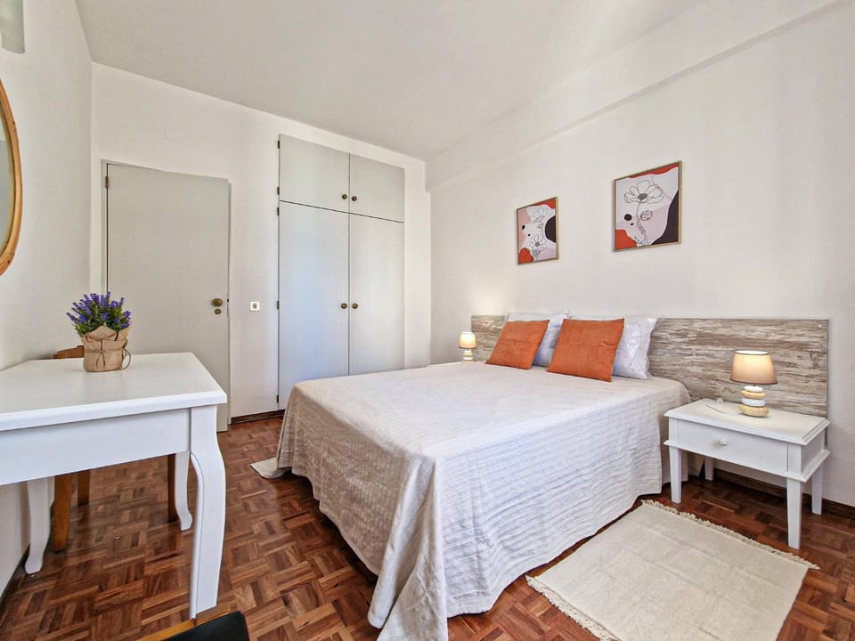 Photo of the whole room, wardrobe