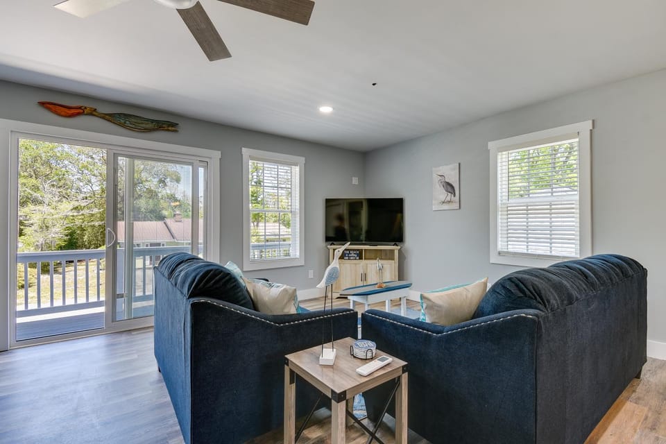 1 Mi to Beach & Pier! Chic Ocean Isle Studio Apartment in Ocean Isle Beach