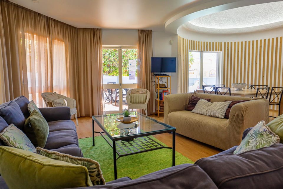 TV and multimedia, Living room, Seating area