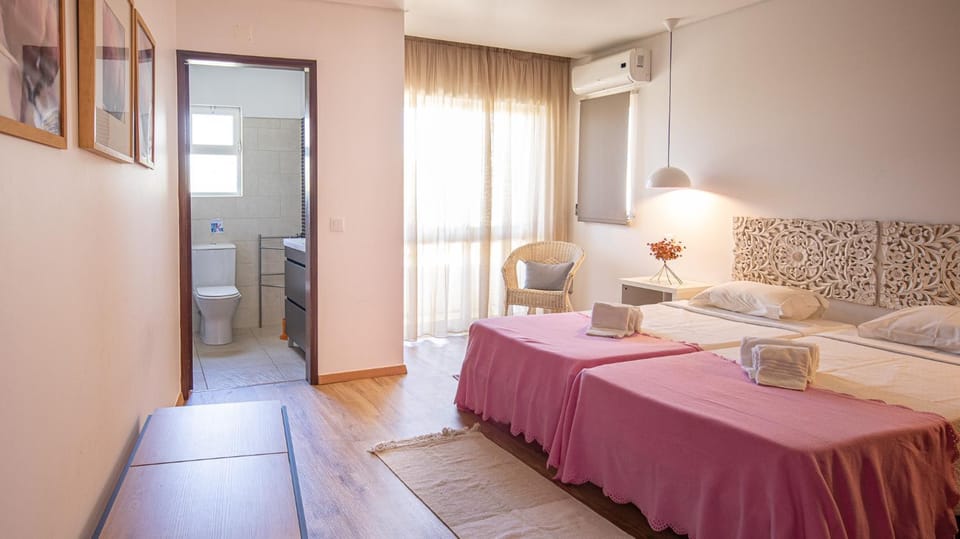 Bed, Bedroom, towels, air conditioner