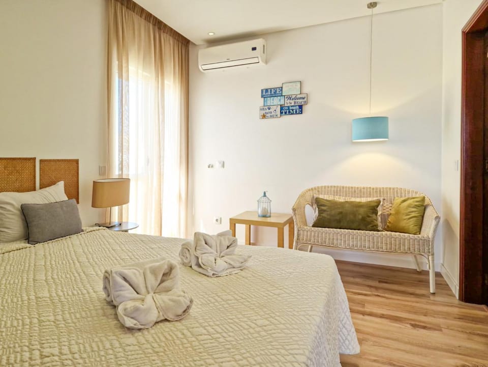 Bed, Bedroom, towels, air conditioner