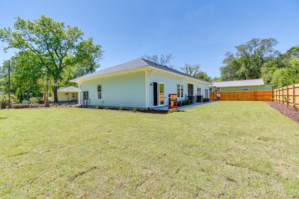 1 Mi to Beach! Ocean Isle Home w/ Shared Lanai House in Ocean Isle Beach