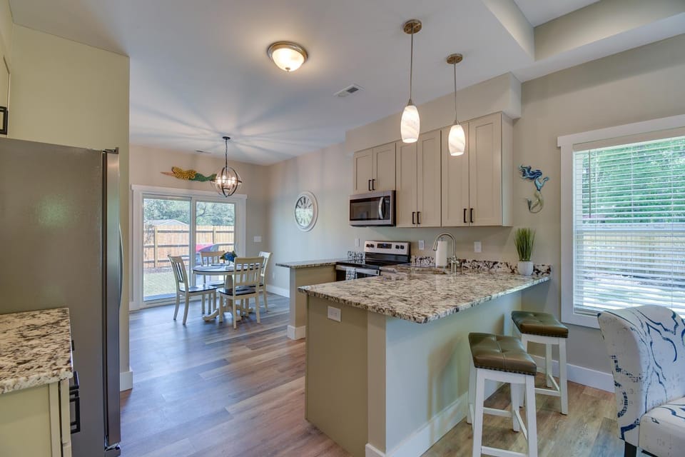 1 Mi to Beach! Ocean Isle Home w/ Shared Lanai House in Ocean Isle Beach