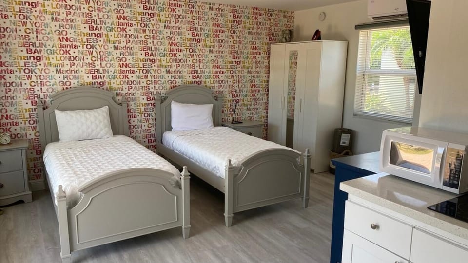 2 min walk to the Beach-All Renovated studio #4 Apartment in Lauderdale-by-the-Sea