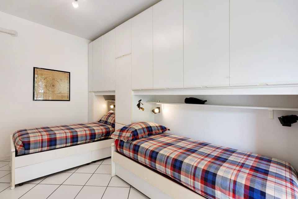 Property building, Living room, Bedroom