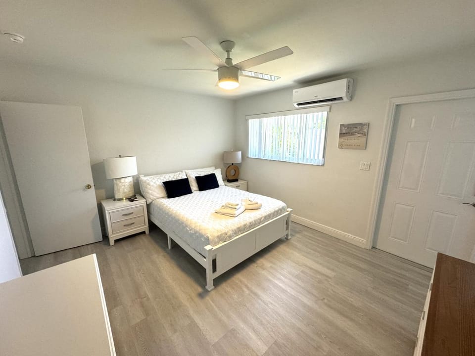 2-Min Walk to the Beach! Sleeps 7 - Large 2BR2BA #5 Apartment in Lauderdale-by-the-Sea