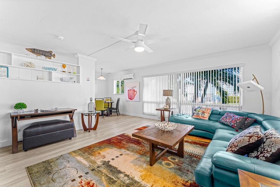 2-Min Walk to the Beach! Sleeps 7 - Large 2BR2BA #5 Apartment in Lauderdale-by-the-Sea