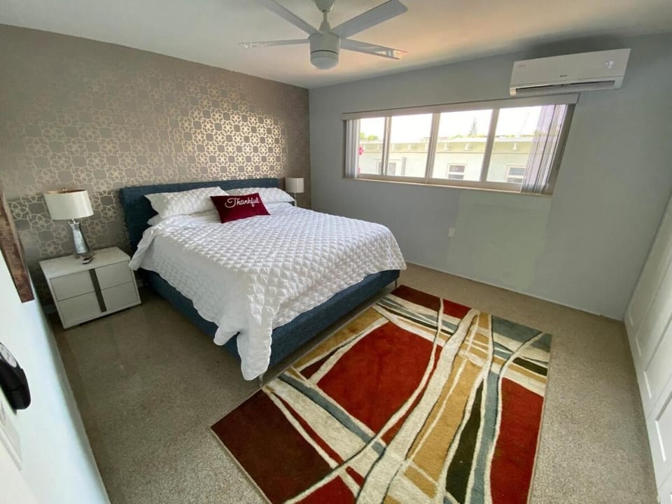 Few steps from the beach -Awesome 1br1ba Apartment in Lauderdale-by-the-Sea