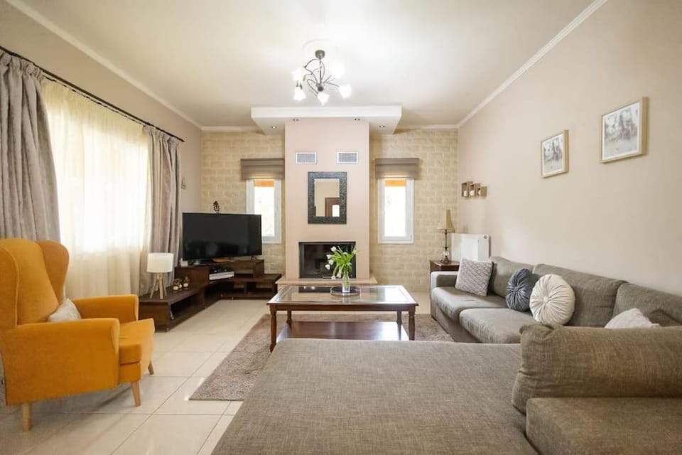 TV and multimedia, Living room, Seating area, flat iron